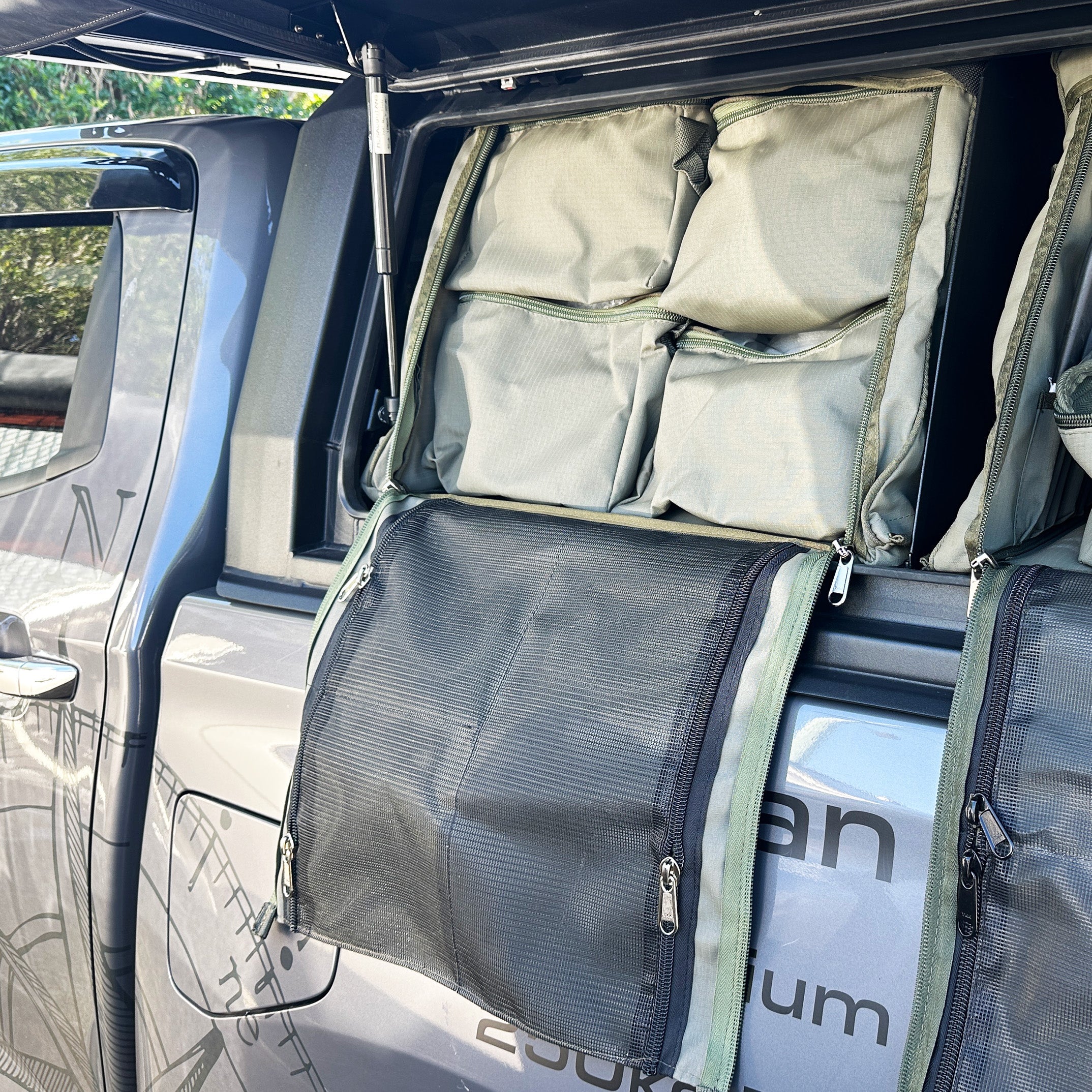 Canopy Shelf Utility Bag - Image 3