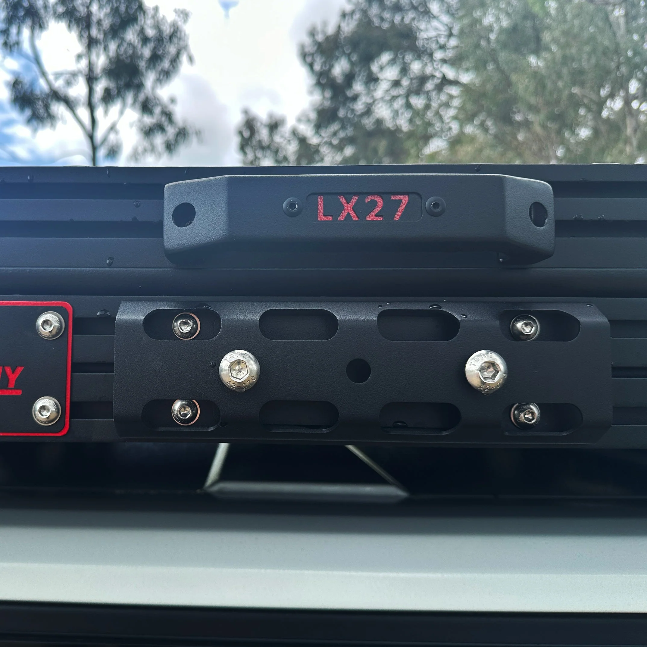 LX27 Lightweight Rooftop Tent - Image 23