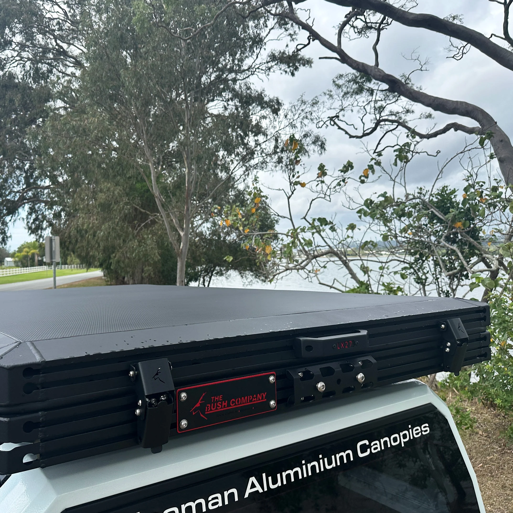 LX27 Lightweight Rooftop Tent - Image 25