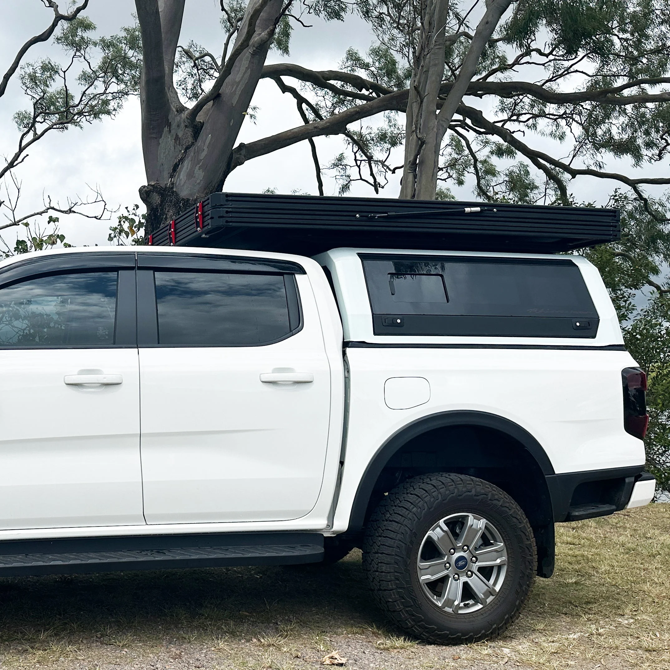 LX27 Lightweight Rooftop Tent - Image 33