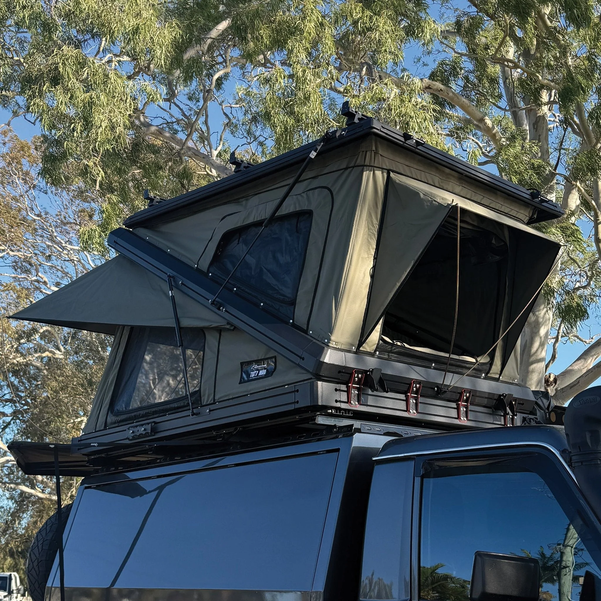 TX27 MAX Hardshell Rooftop Tent - Image 3